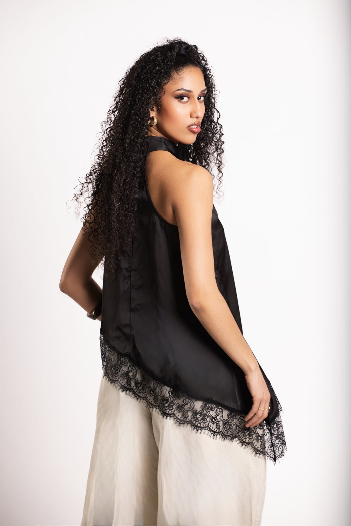 Top satinée à dentelle | Black